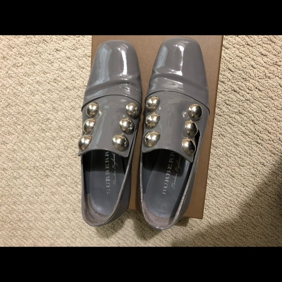 BURBERRYGrey Ambridge Stud Detail Patent Leather Pumps - Picture 2 of 10